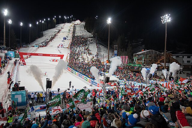 Alljährlich findet Mitte Jänner der Audi FIS Skiweltcup Damen Nachtslalom Flachau als echtes Highlight im Rennkalender der alpinen Skidamen statt